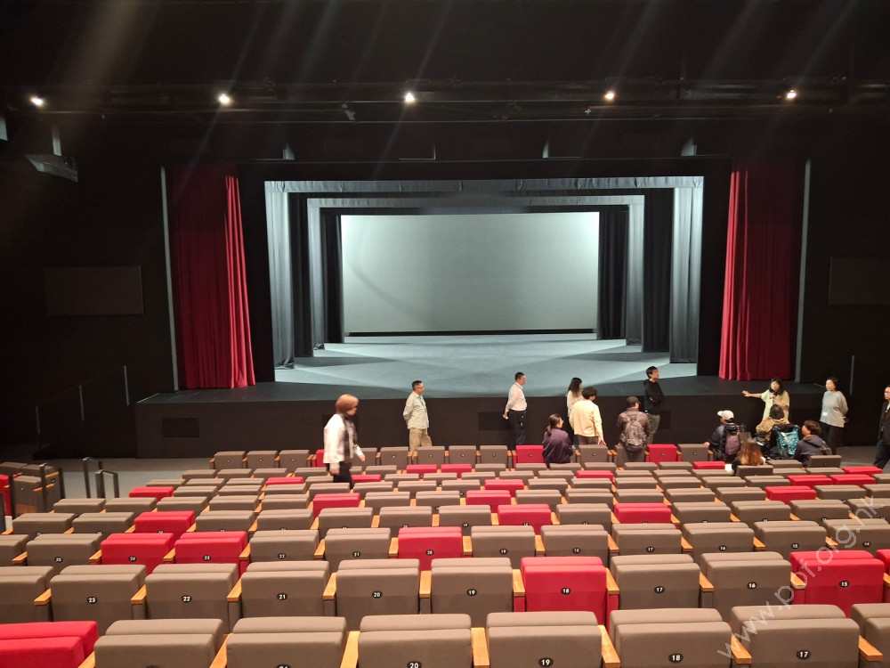 演藝廳提供644個座位,包括6個輪椅座位。