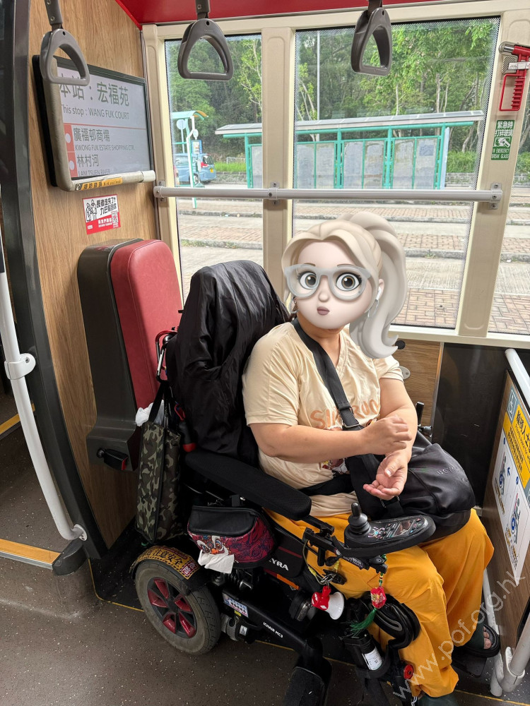 車上的輪椅泊位明顯比較狹窄
