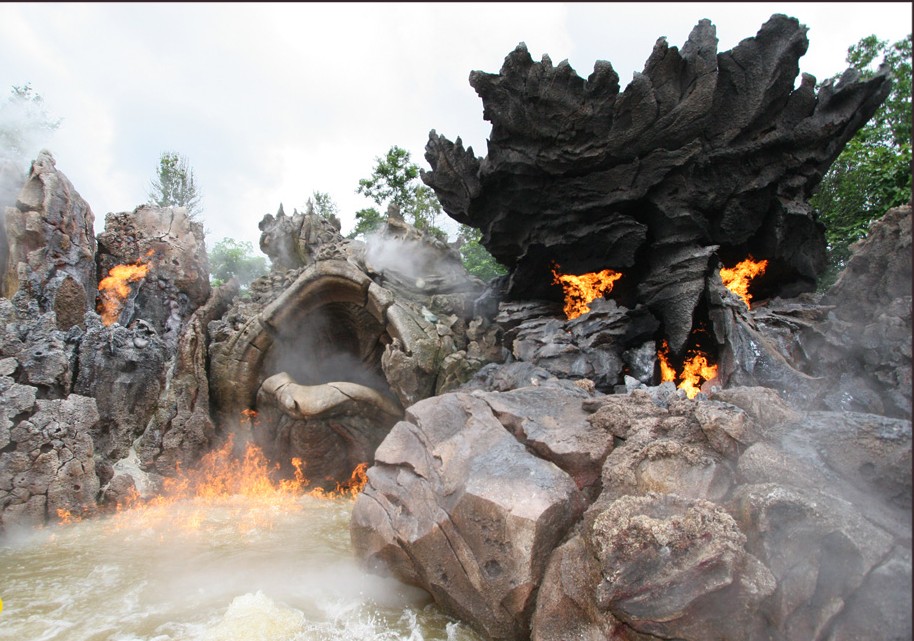 森林河流之旅，橫渡神秘地域的河流，進入滿載大自然奧秘和驚喜的森林尋幽探勝，十分刺激