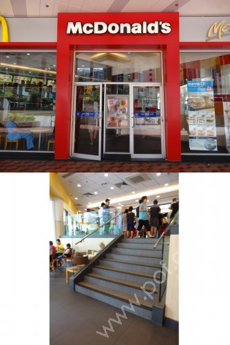 面向天瑞邨巴士總站,餐廳正門入口。