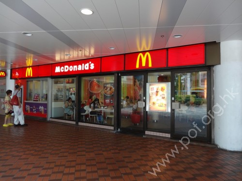 面向羅馬廣場,鄰近瑞財樓,餐廳側門入口。