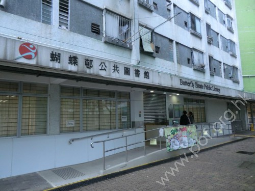 位於對稱斜道的兩邊。