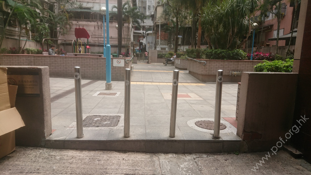 面向崇慶里、靠近崇慶樓的入口。