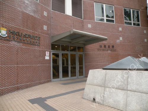 徐展堂樓3樓面向太古臺與太古橋的出入口